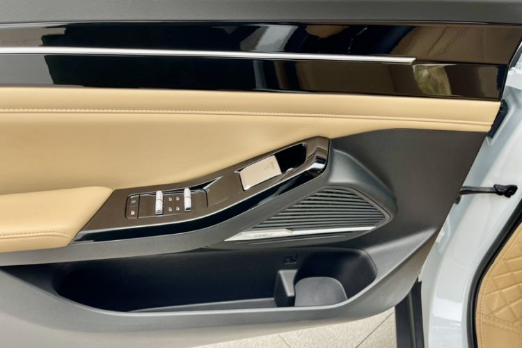 Used  L6 2024 125km PLUS Dragon Edition