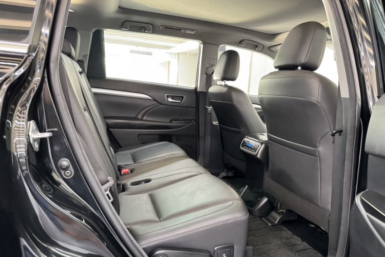 Used Toyota Highlander 2018 2.0T Four-Wheel Drive Luxury Edition 7 Seats China V Emission Standard
