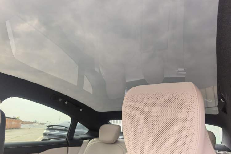 Used  SU7 2024 Rear-Drive Ultra-Long Range Advanced Pro-Level Intelligent Driving Version
