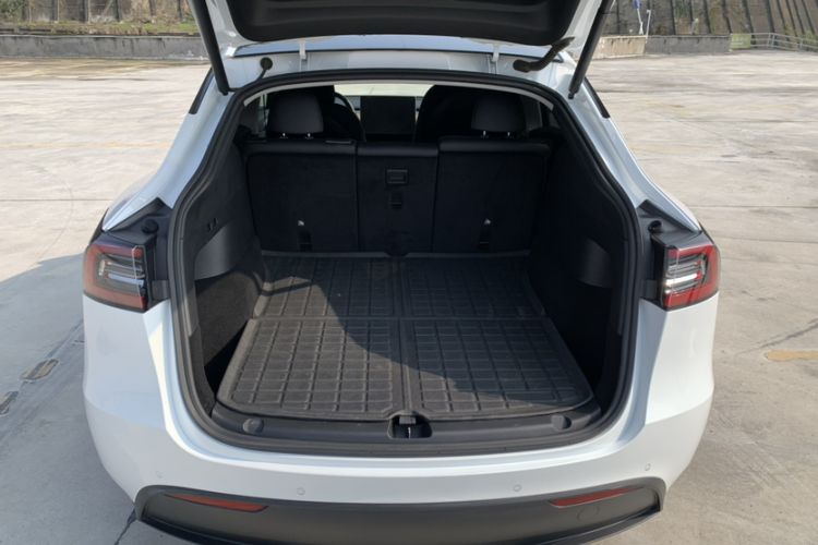 Used Tesla Model Y 2021 Long-Range All-Wheel-Drive Version 3D7
