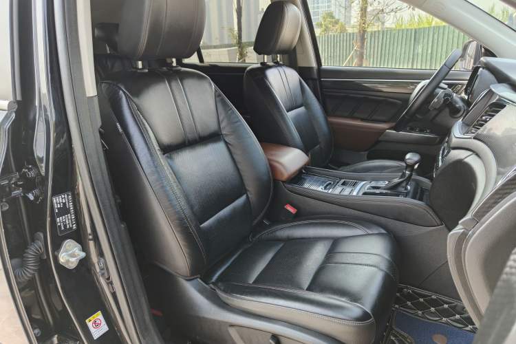 Used GAC Trumpchi GS7 2017 320T Two-Wheel-Drive Luxury Smart Connectivity Model
