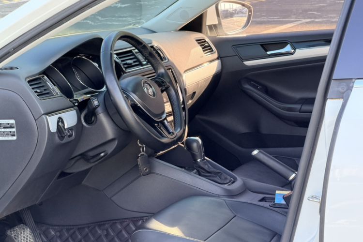 Used Volkswagen Sagitar 2016 230TSI 25th Anniversary Edition