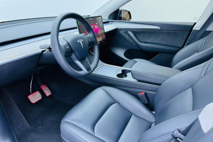 Used Tesla Model Y 2023 Rear-Wheel-Drive Version
