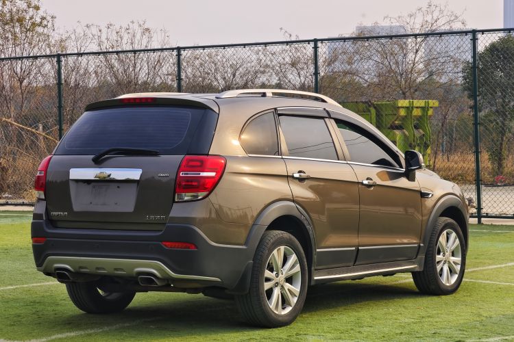 Used Chevrolet Captiva 2015 2.4L 4x4 Flagship Edition 7-Seater
