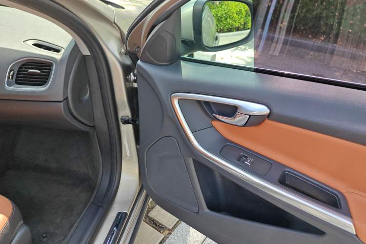 Used Volvo S60 2016 S60L T4 Zhiyuan Edition
