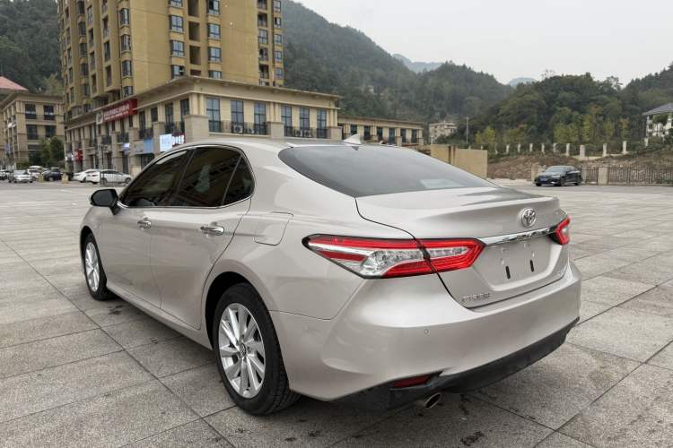 Used Toyota Camry 2021 2.0G Luxury Edition
