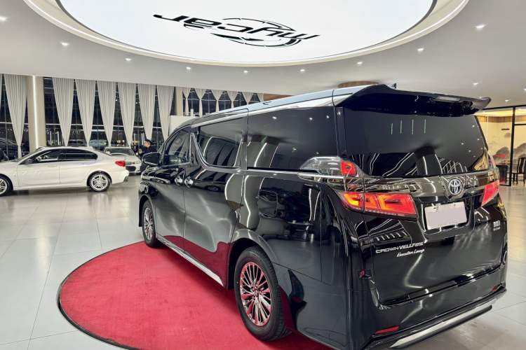 Used Toyota Vellfire 2023 Crown Dual-Engine 2.5L HV Ultimate Edition
