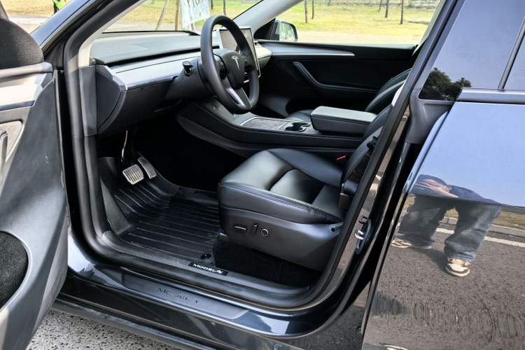 Used Tesla Model Y 2024 Rear-Wheel-Drive Version
