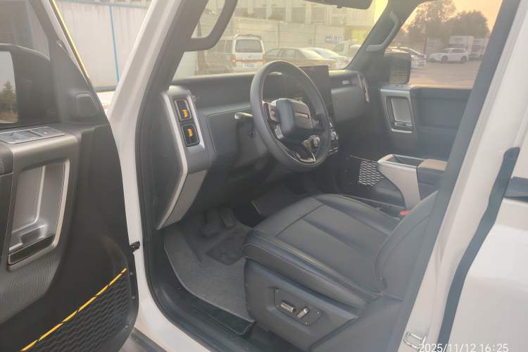 Used  V23 2025 501 Four-Wheel Drive Intelligent Driving Version
