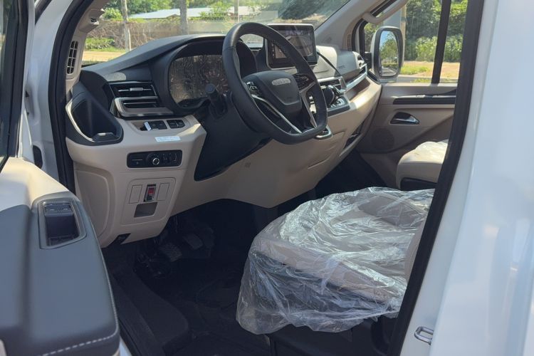 Used Iveco Fidato 2023 B33 Commercial Bus 2.0T 110 kW Manual Transmission Starlight Edition High Roof
