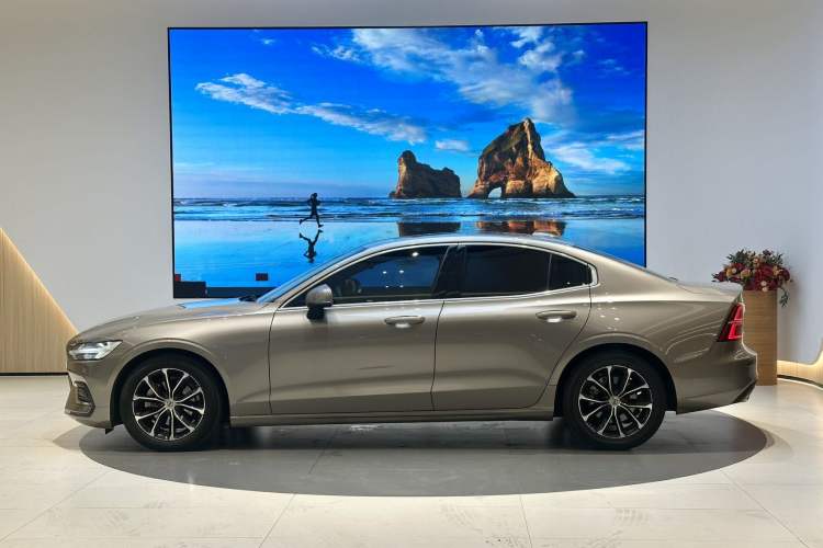 Used Volvo S60 2022 B4 Zhiyi Luxury Edition