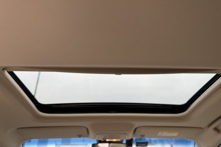 Used Buick GL8 2023 Facelifted Land Cruiser Executive Luxury Version
