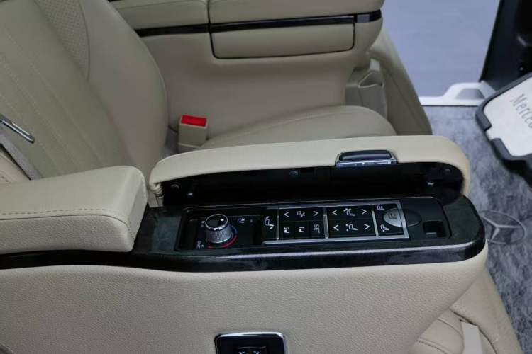 Used Mercedes-Benz V-Class 2022 V 260 Avantgarde Edition