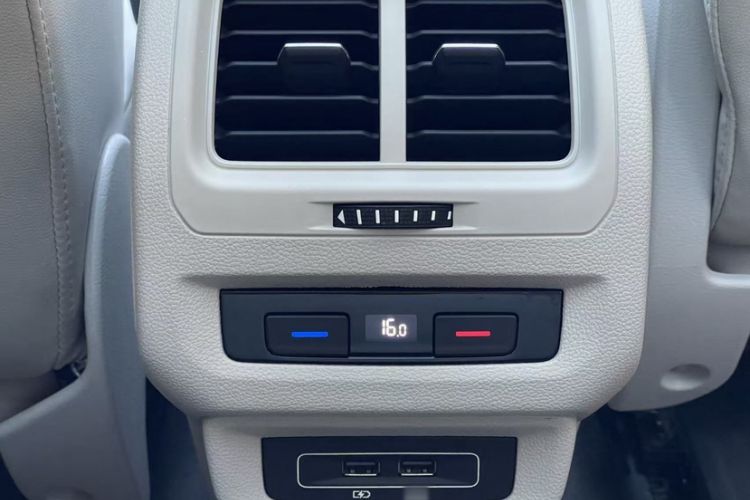 Used Volkswagen Touran 2018 Volkswagen Touran L 280TSI DSG Comfort Edition 7-seater
