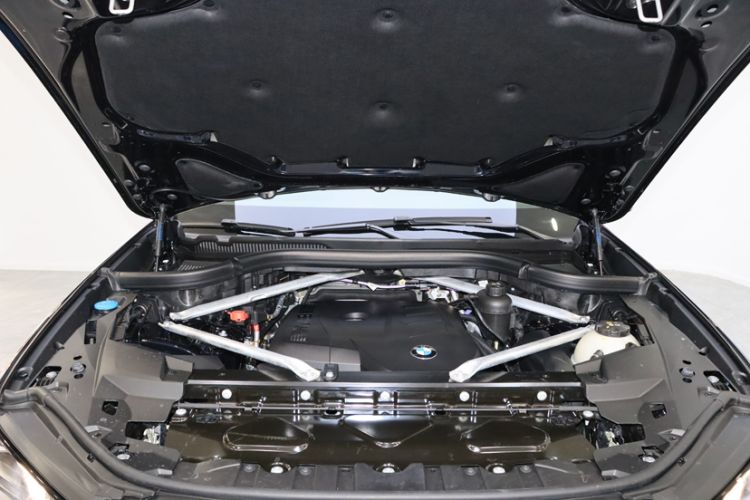 Used BMW X5 2023 xDrive 30Li Luxury M Sport Package
