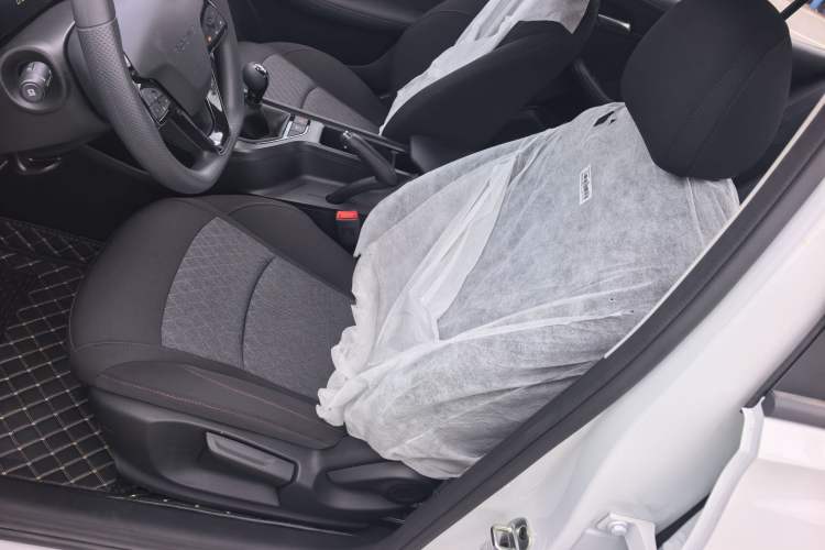 Used Roewe i5 2023 1.5L Manual Comfort Edition
