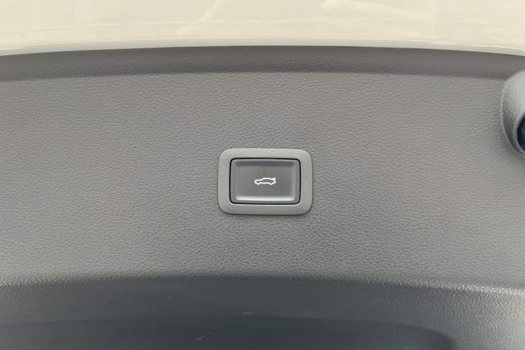 Used Hongqi H6 2023 2.0T ZhiShang Version