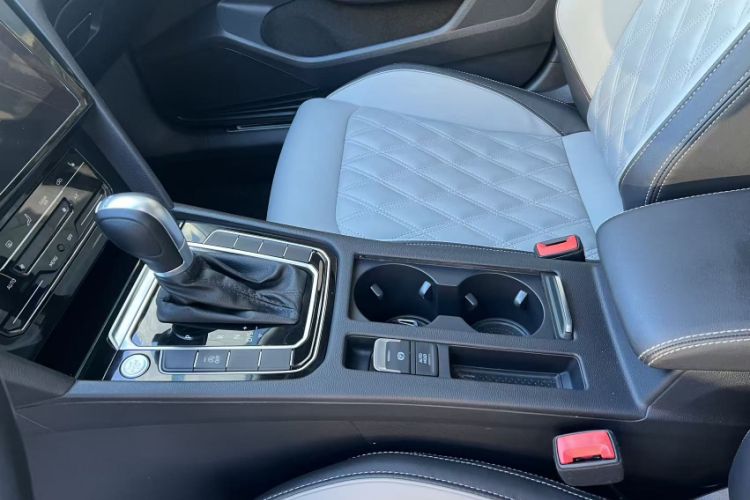 Used Volkswagen Magotan 2023 2 Million Units Limited Edition 330TSI DSG Leading Version
