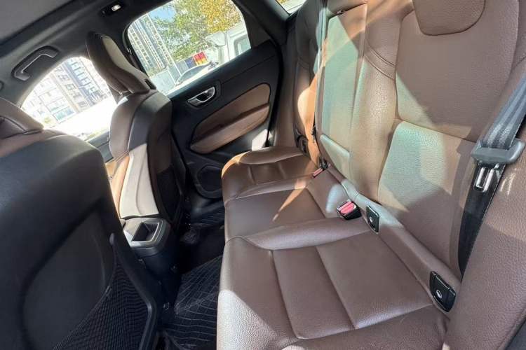 Used Volvo XC60 2023 B5 4x4 Smart Luxury Edition