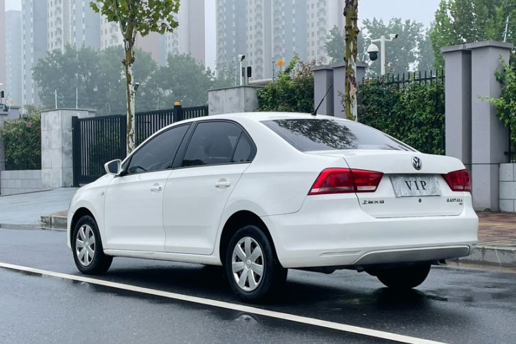 Used Volkswagen Santana 2015 1.6L Manual Fashion Edition
