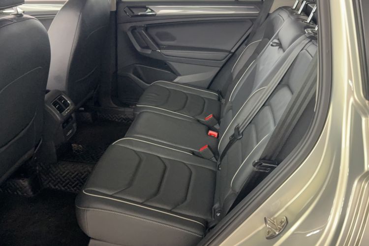 Used Volkswagen Tiguan L 2019 Restyled 330TSI Automatic Two-Wheel Drive R-Line Flagship Version China VI Standard
