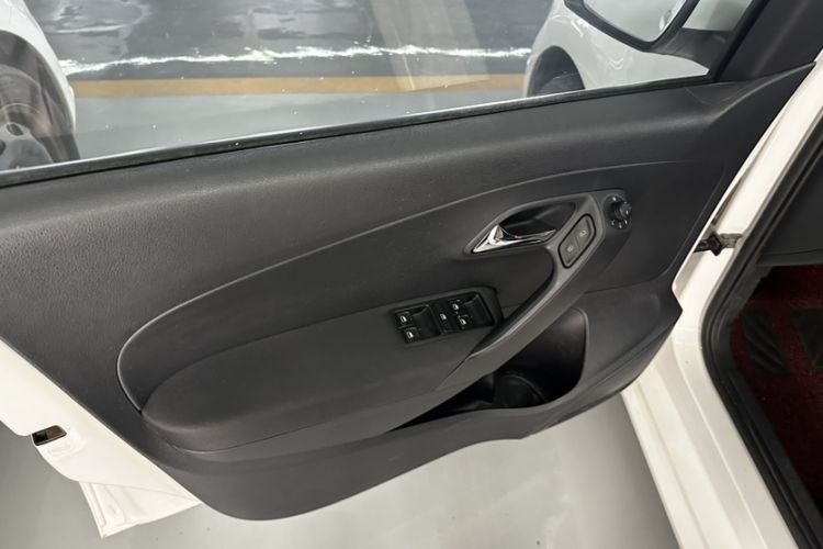 Used Volkswagen Polo 2016 1.6L Automatic Comfort Model
