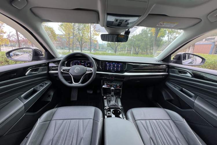 Used Volkswagen Passat 2023 330TSI Luxury Edition
