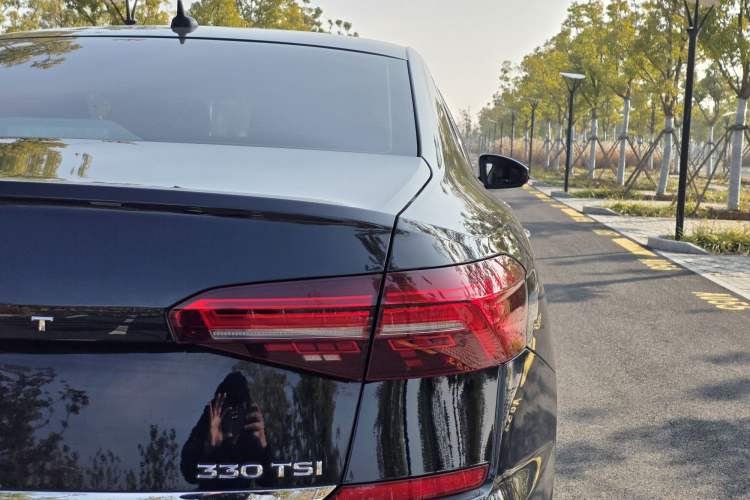 Used Volkswagen Passat 2020 330TSI Luxury Edition China VI
