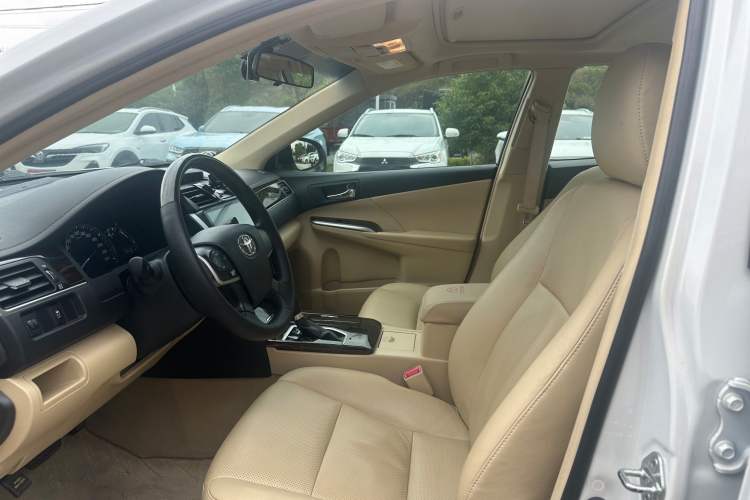 Used Toyota Camry 2016 2.0G 10th Anniversary Leading Edition
