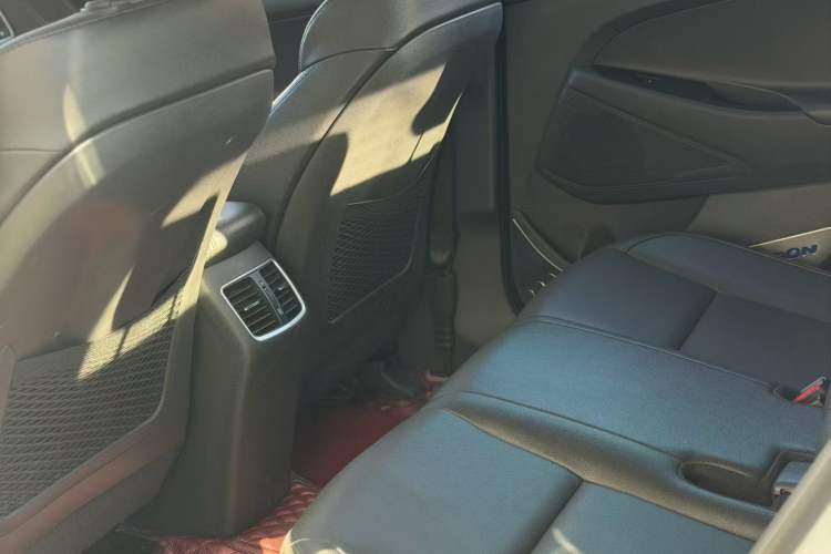 Used Hyundai Tucson 2015 1.6T Dual-Clutch Two-Wheel-Drive Smart Model
