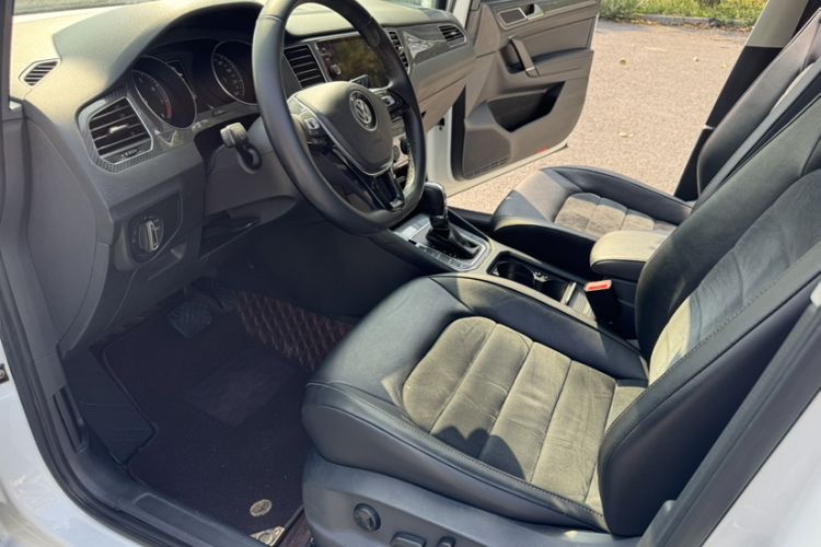 Used Volkswagen Golf Sportsvan 2018 280TSI Automatic Luxury Model
