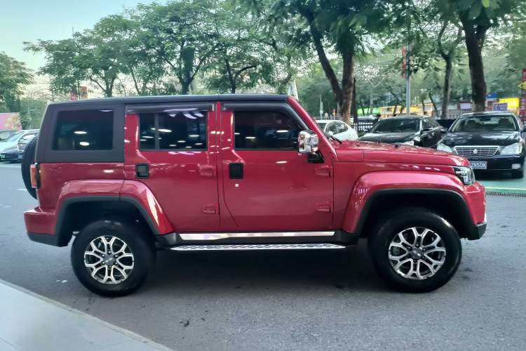 Used  BJ40 2020 2.0T Automatic Four-Wheel Drive Urban Hunter Edition Chivalrous Type
