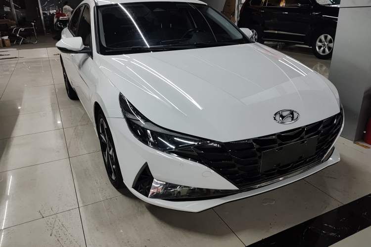 Used Hyundai Elantra 2021 1.5L CVT LUX Prestige Edition
