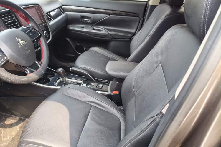 Used Mitsubishi Outlander 2017 2.0L Two-Wheel Drive Glory Edition 5 Seats
