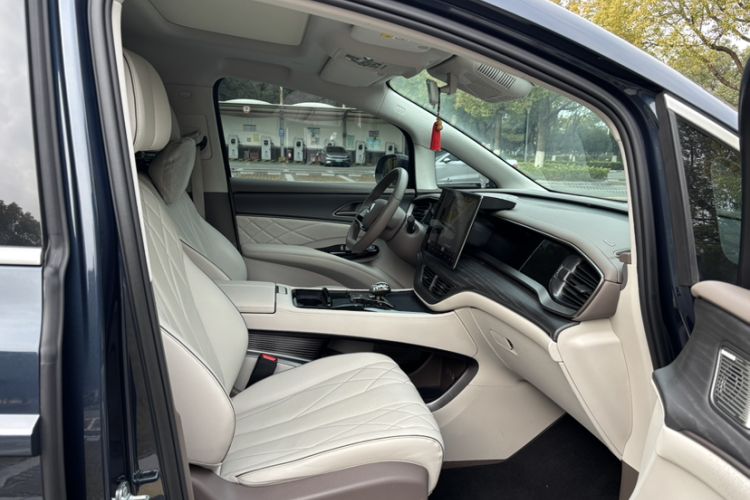 Used Denza D9 2022 DM-i 970 Four-Wheel Drive Prestige Model