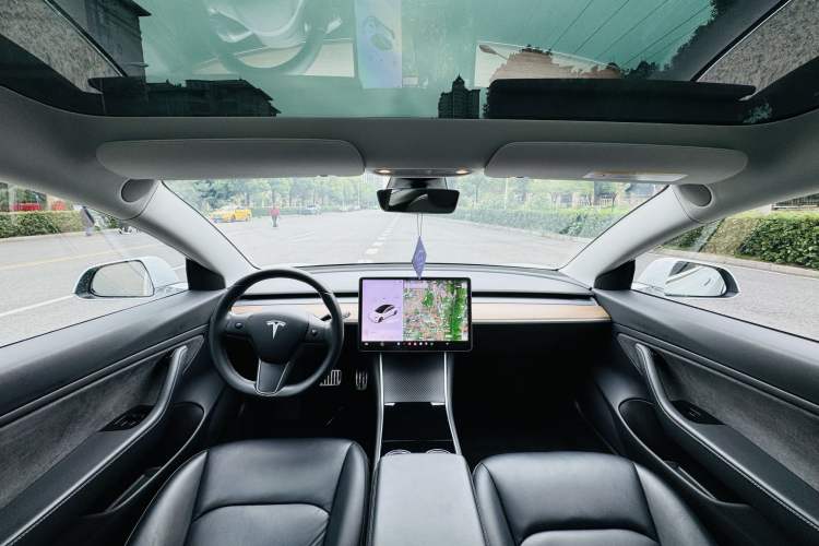 Used Tesla Model 3 2019 Long-Range Rear-Wheel-Drive Version
