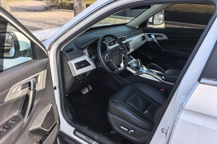 Used Geely Auto Emgrand X7 Sport 2020 1.8TD DCT Two-Wheel Drive Smart Connect 4G-Enabled Version
