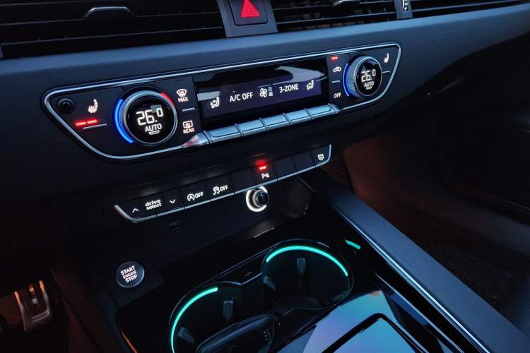 Used Audi A4L 2025 2 Million Units Enjoyment Version 40 TFSI Luxury Dynamic Edition
