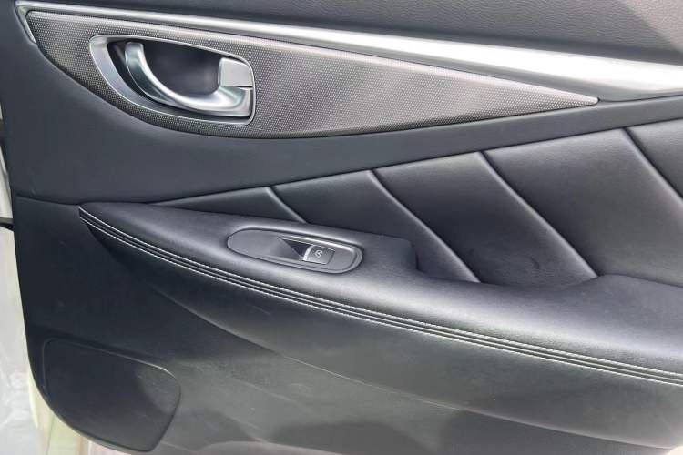 Used Infiniti Q50L 2016 2.0T Enjoyment Edition
