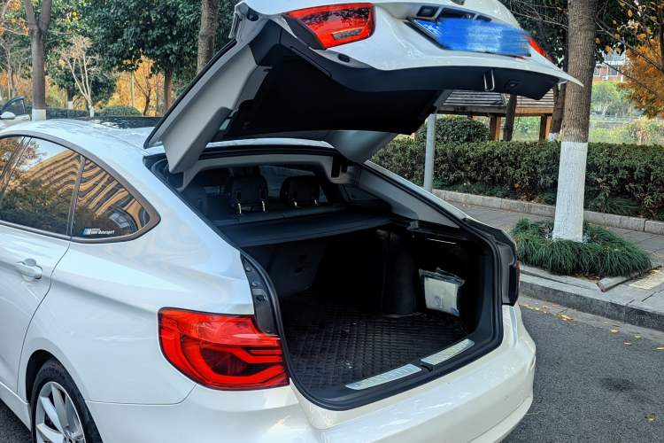 Used BMW 3 Series GT 2018 320i Sport Edition
