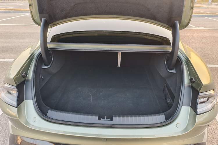 Used  SU7 2024 Rear-Drive Ultra-Long Range Advanced Pro-Level Intelligent Driving Version