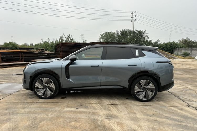 Used Lynk & Co 08 EM-P 2025 220 km All-Wheel-Drive Performance Halo
