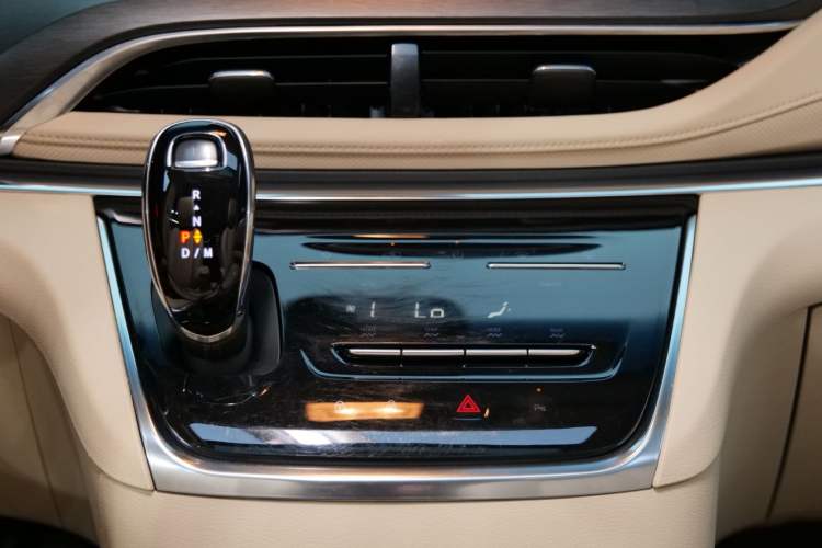 Used Buick GL8 2023 Facelifted Land Cruiser Executive Luxury Version
