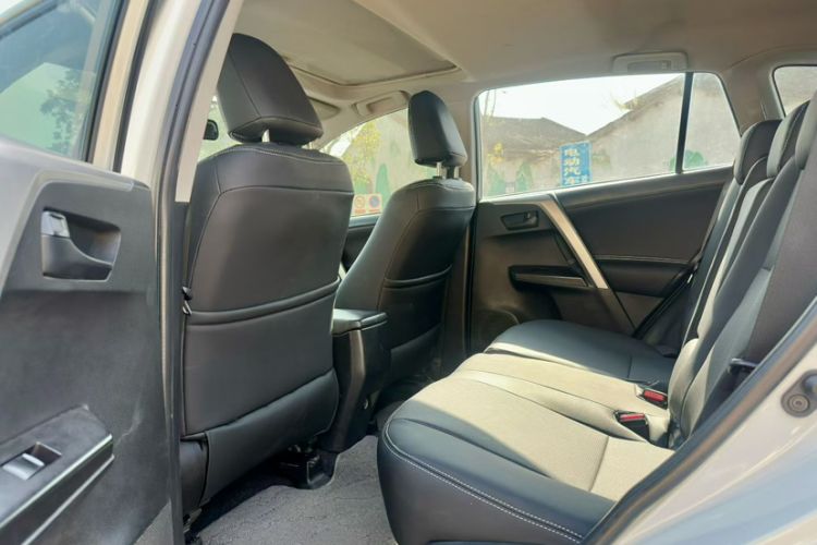 Used Toyota RAV4 2016 2.0L CVT Two-Wheel Drive Fashion Edition China V Standard