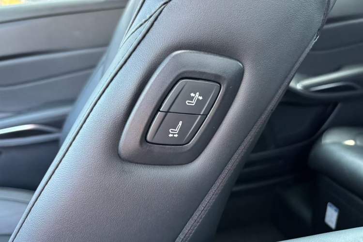 Used Toyota Avalon 2019 Dual-Engine 2.5L Luxury Edition China V Standard
