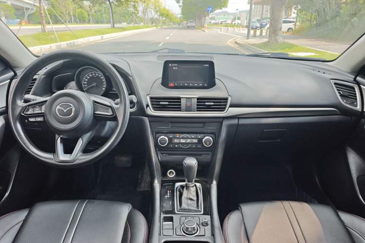Used Mazda Mazda 3 Axela 2017 Sedan 1.5L Automatic Luxury Model China VI Standard

