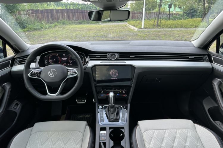 Used Volkswagen Magotan 2023 2 Million Units Commemorative Edition 330TSI DSG Luxury Version
