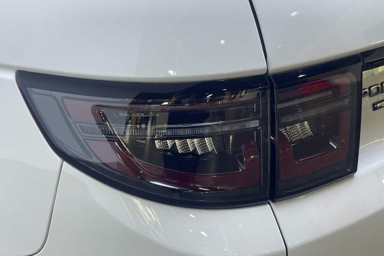 Used Land Rover Discovery Sport 2020 249 PS R-Dynamic Performance Edition