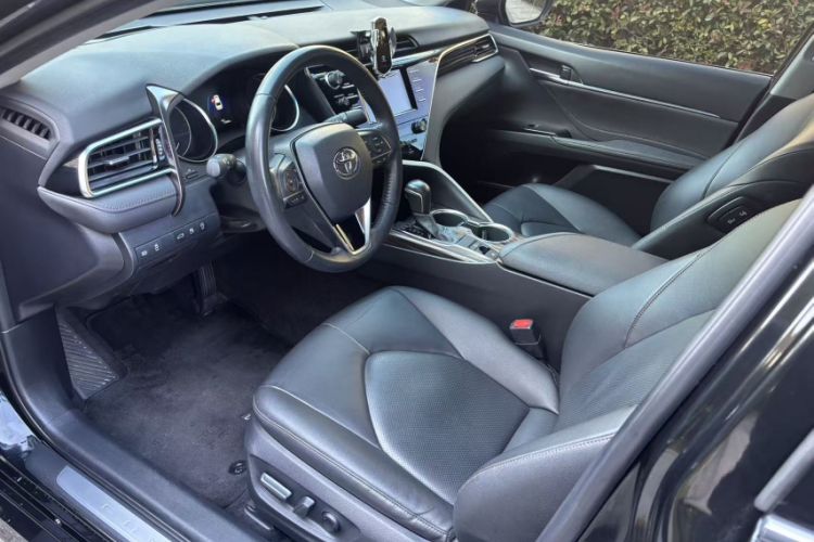 Used Toyota Camry 2018 2.0G Luxury Edition
