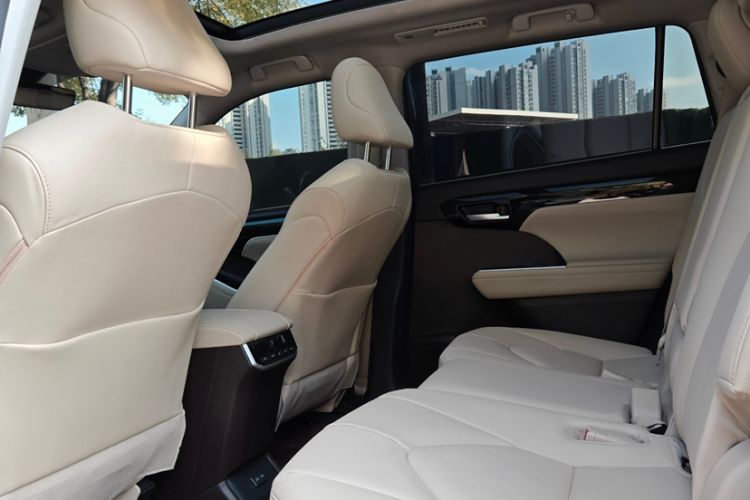 Used Toyota Highlander 2022 Dual-Engine 2.5L Four-Wheel Drive Prestige Version 7 Seats
